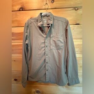 Swiss Tech Dove Button-Up Shirt size Small